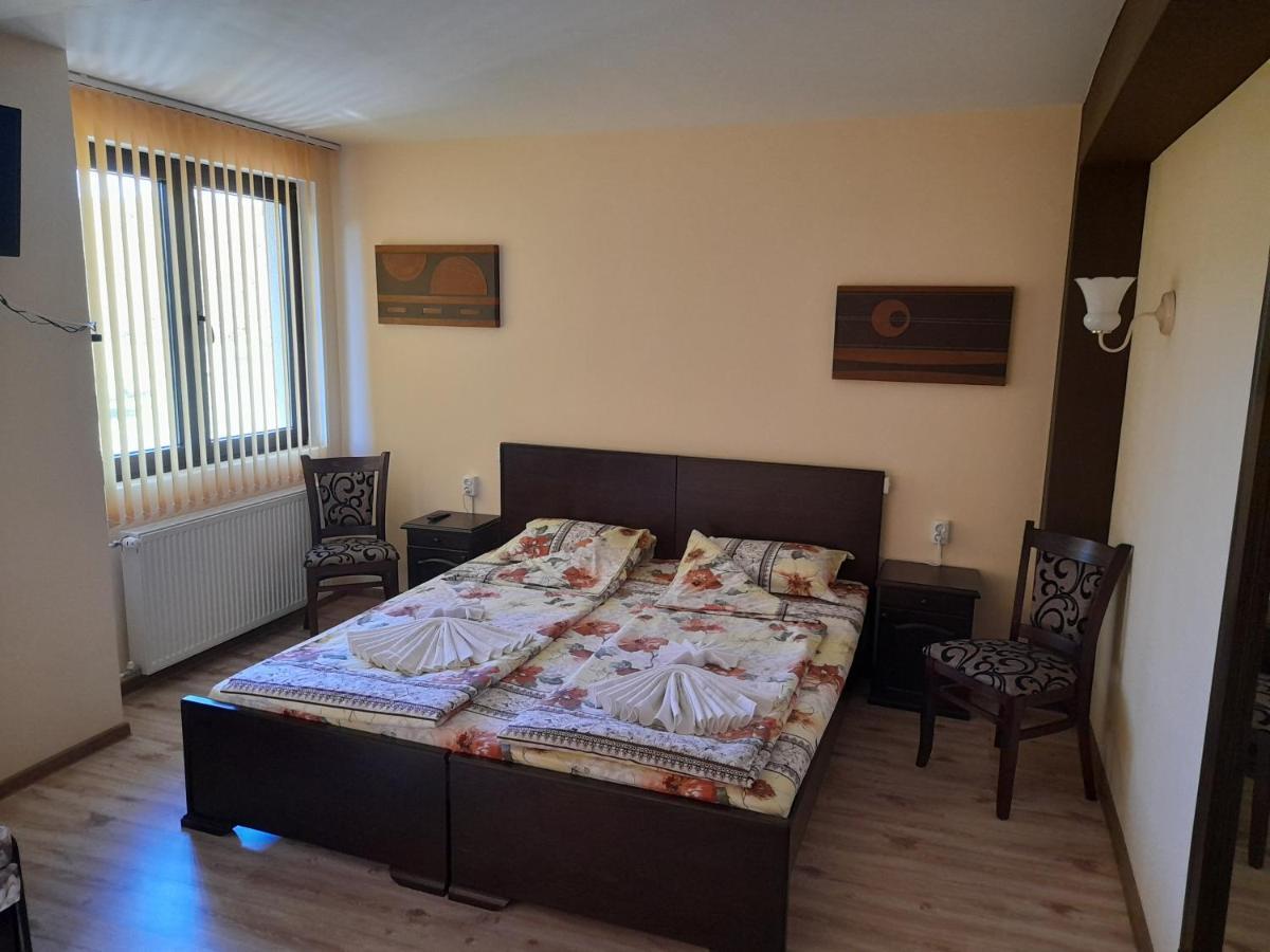 Guest House-Restaurant St. George / Къща За Гости-Ресторант Свети Георги Gabrovo Esterno foto