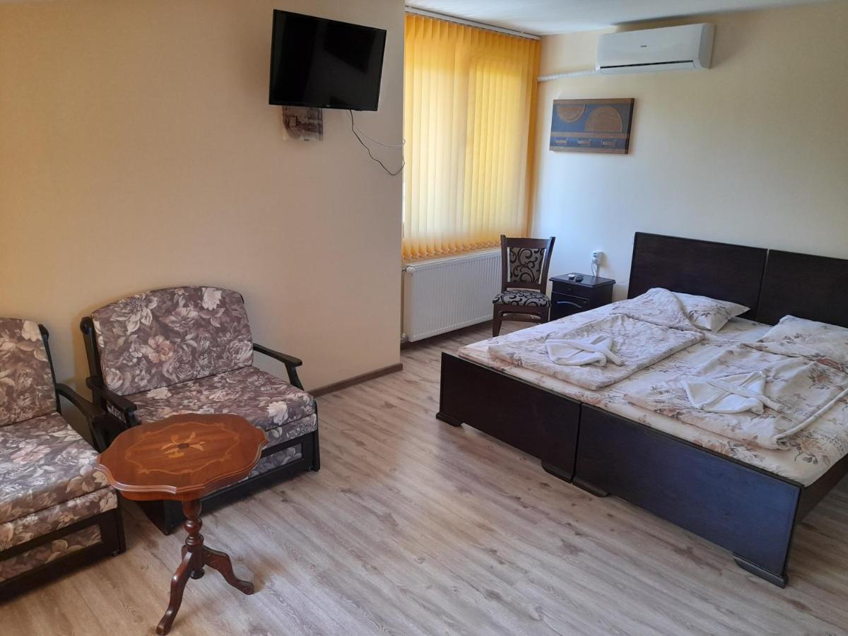 Guest House-Restaurant St. George / Къща За Гости-Ресторант Свети Георги Gabrovo Esterno foto