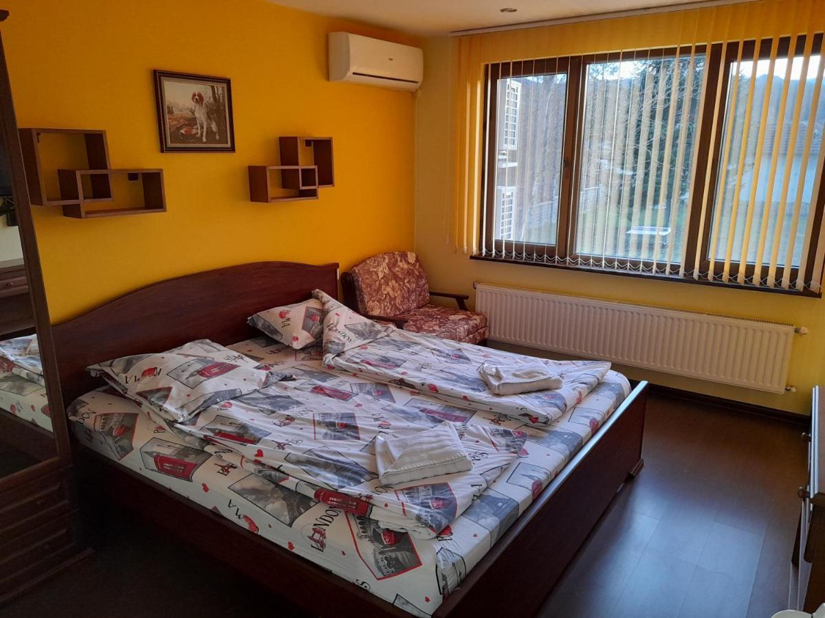 Guest House-Restaurant St. George / Къща За Гости-Ресторант Свети Георги Gabrovo Esterno foto