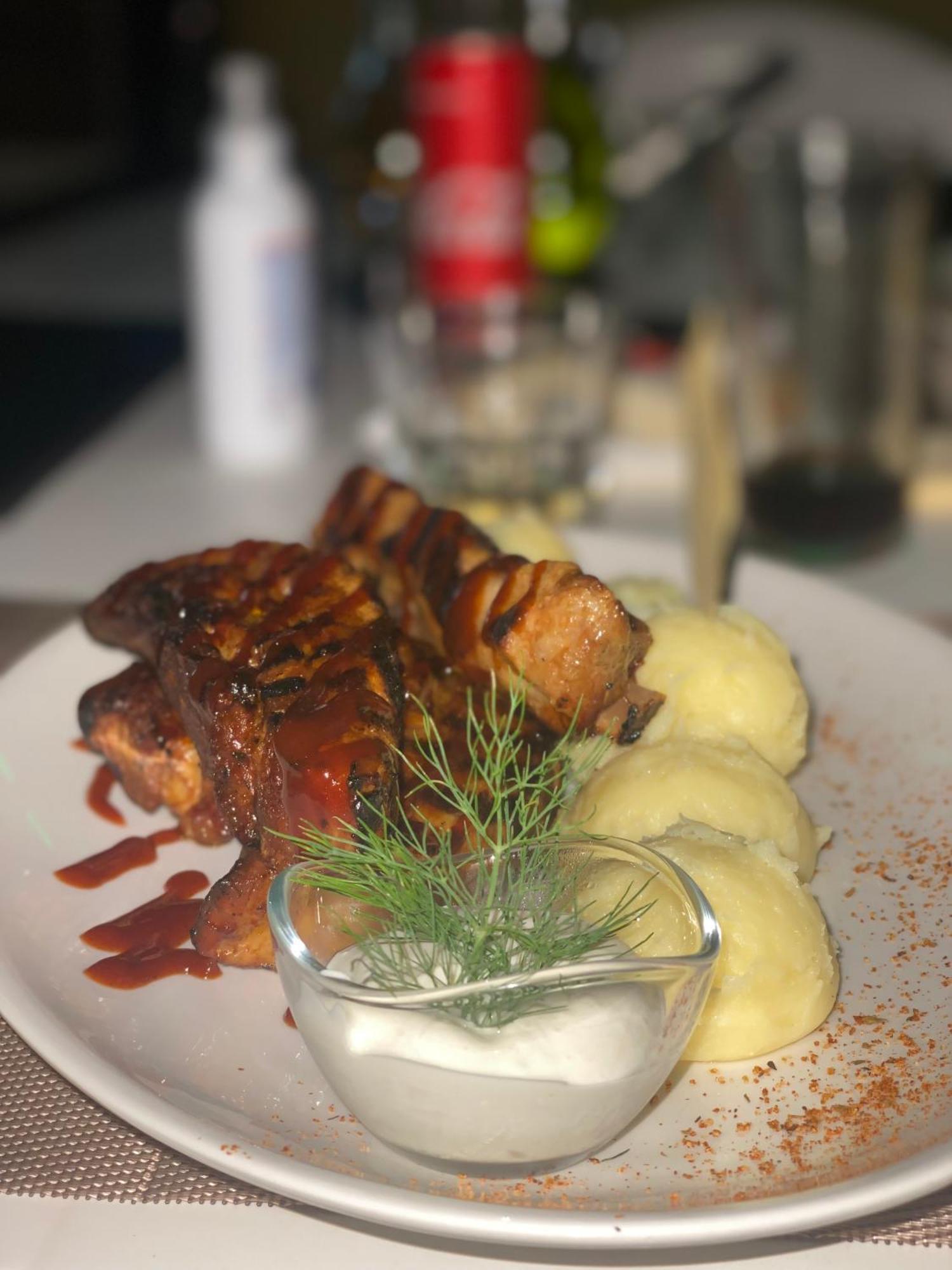 Guest House-Restaurant St. George / Къща За Гости-Ресторант Свети Георги Gabrovo Esterno foto