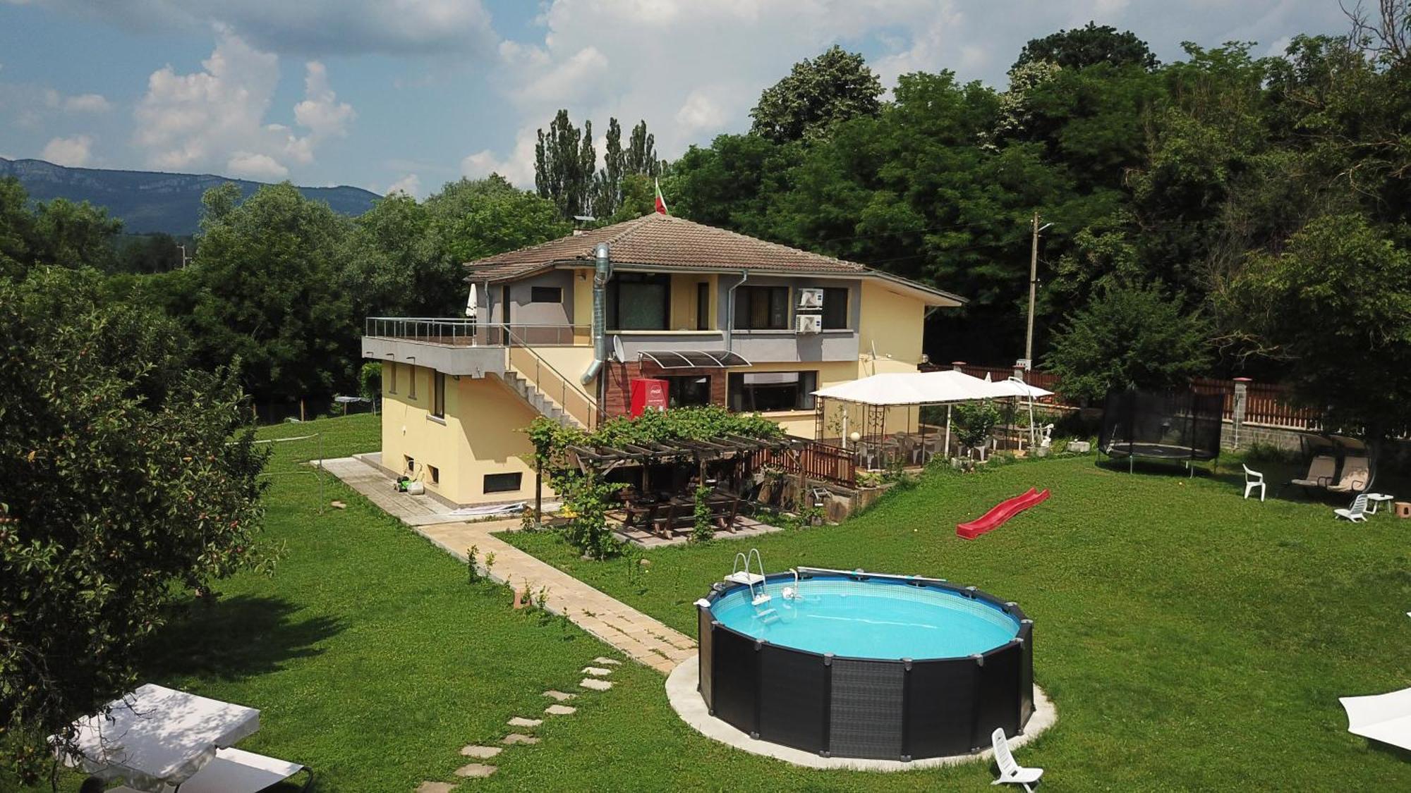 Guest House-Restaurant St. George / Къща За Гости-Ресторант Свети Георги Gabrovo Esterno foto