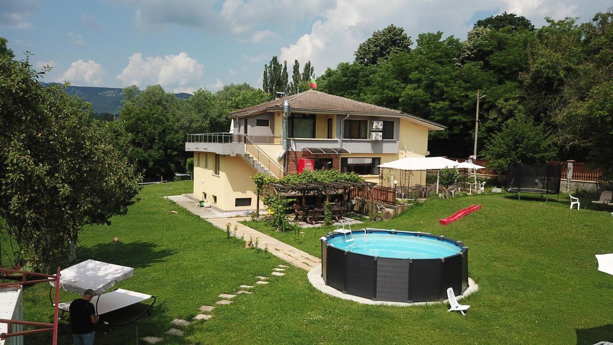Guest House-Restaurant St. George / Къща За Гости-Ресторант Свети Георги Gabrovo Esterno foto